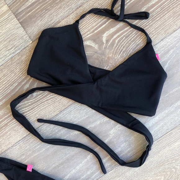 Black criss cross sexy scrunch butt bikini - Picture 6 of 10